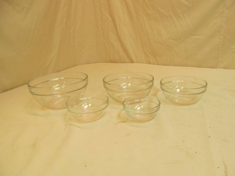 lot 229 image: Group of Glass Mixing Bowls