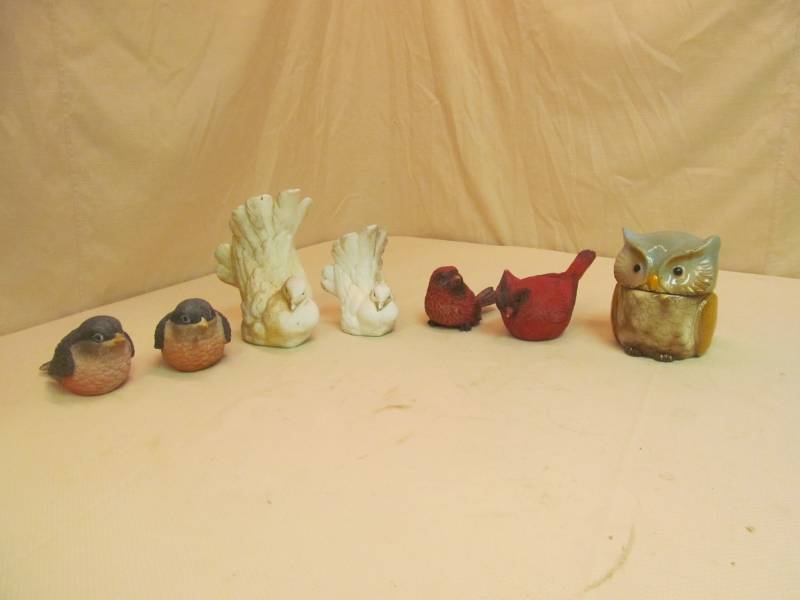 lot 233 image: Group of Bird Decorations
