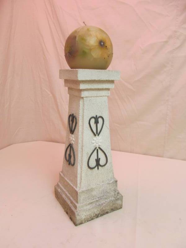 lot 239 image: Gazing ball stand w candle