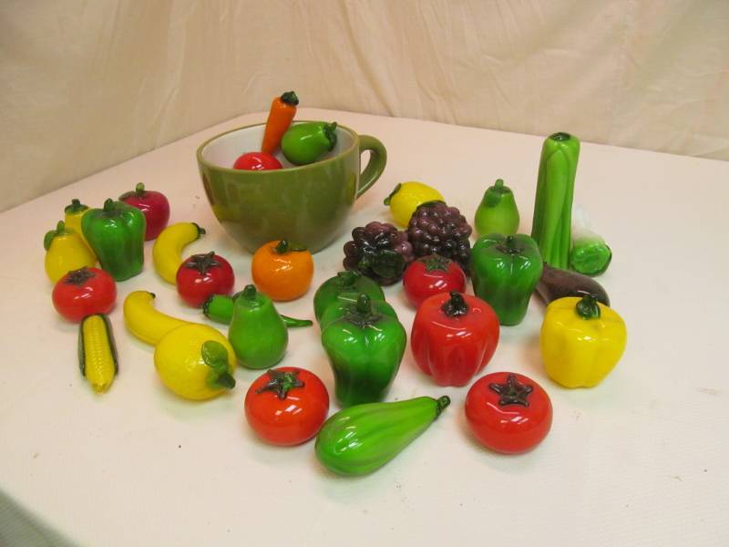lot 244 image: Variety of Glass Fruit