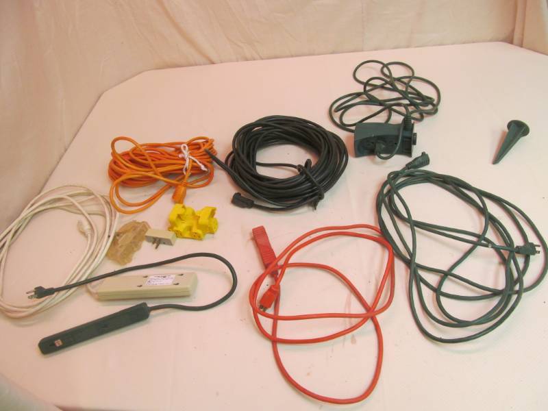 lot 245 image: Extension Cords, Adapters, Power strips