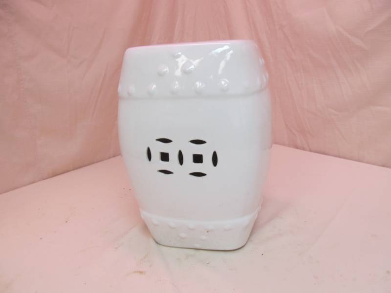 lot 247 image: Ceramic Yard Decoration