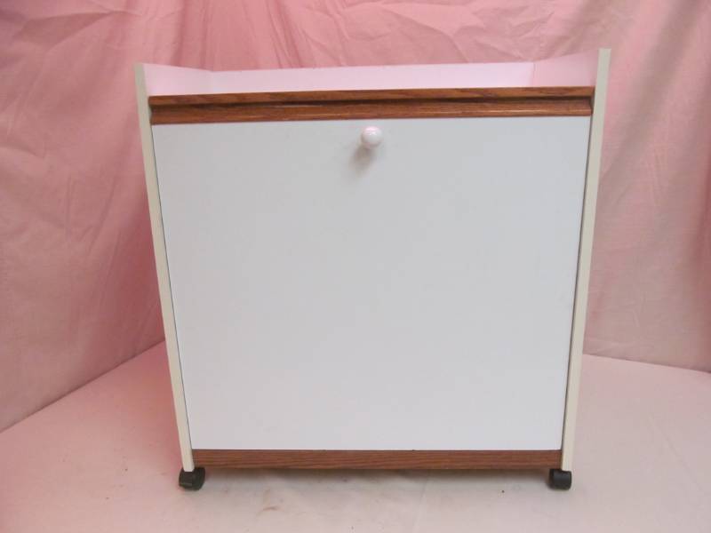 lot 250 image: Kitchen Cart