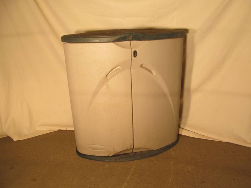 lot 256 image: Rubbermaid Gardening Storage
