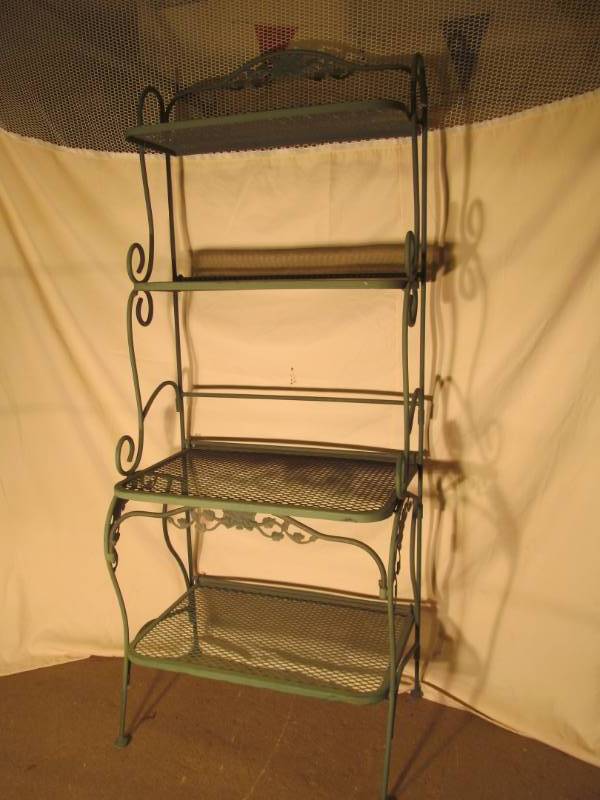 lot 258 image: Metal BakersGardening Rack