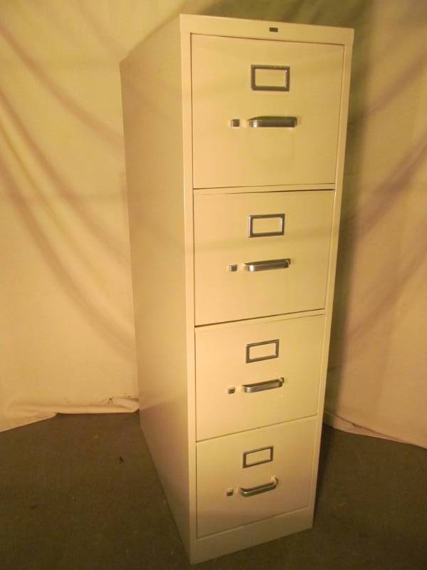 lot 261 image: Metal 4 Drawer File Cabinet