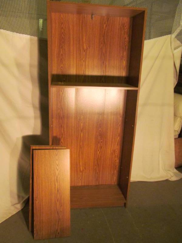 lot 262 image: Wooden Shelf w 3 Boards