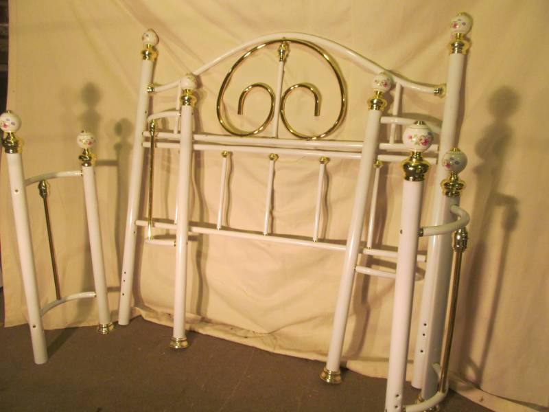 lot 265 image: Full Size Bed wBrass Accents