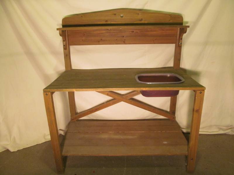 lot 266 image: Gardeners Bench