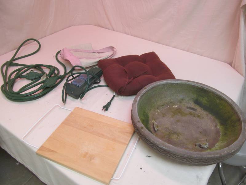 lot 270 image: Cables, Bird Bath, Cushion, Cutting Board