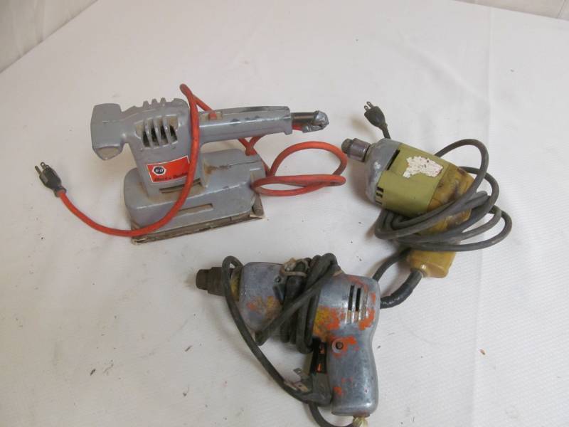 lot 39 image: Corded Drills, Vibrating Sander