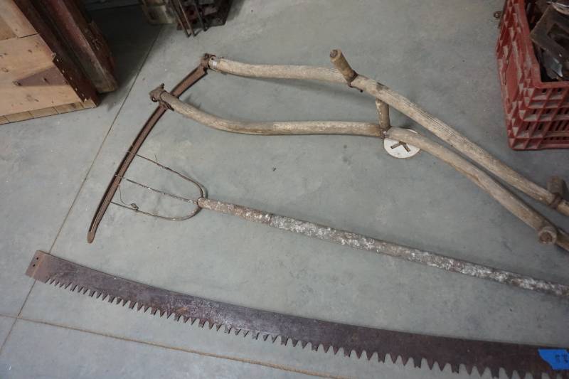 lot 16 image: Lot of Miscellaneous Antique Tools,
