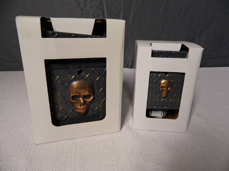 lot 31 image: 2 New Skull Wax Warmers
