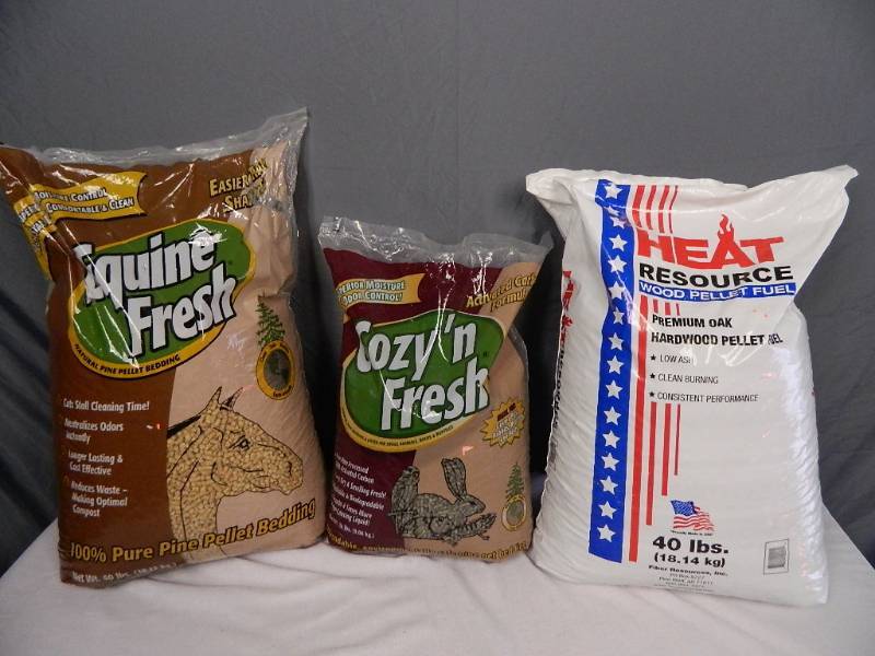 lot 106 image: 3 New Bags of Animal Bedding