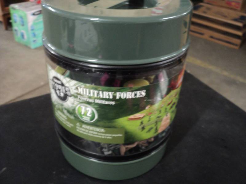 lot 19 image: Tub of 72 Military Forces Figures...