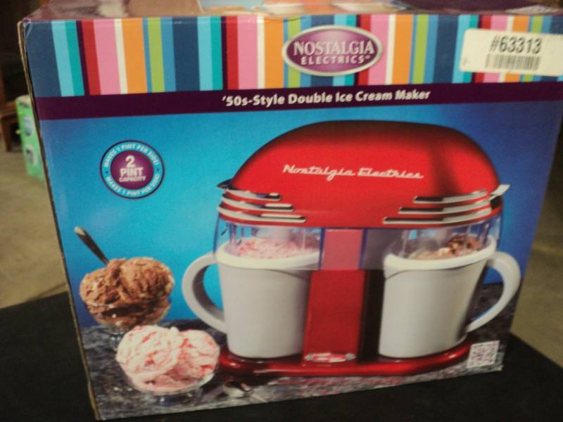 lot 37 image: Nostalgia 50s Style Double Ice Crea...