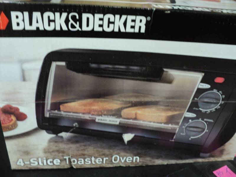 lot 40 image: Black and Decker 4 Slice Toaster Ov...