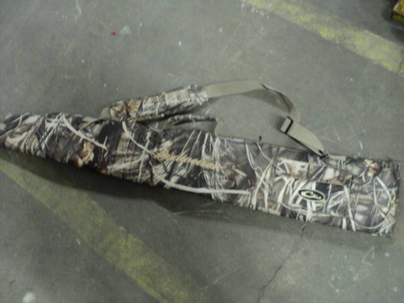lot 50 image: Budweiser Gun Case...