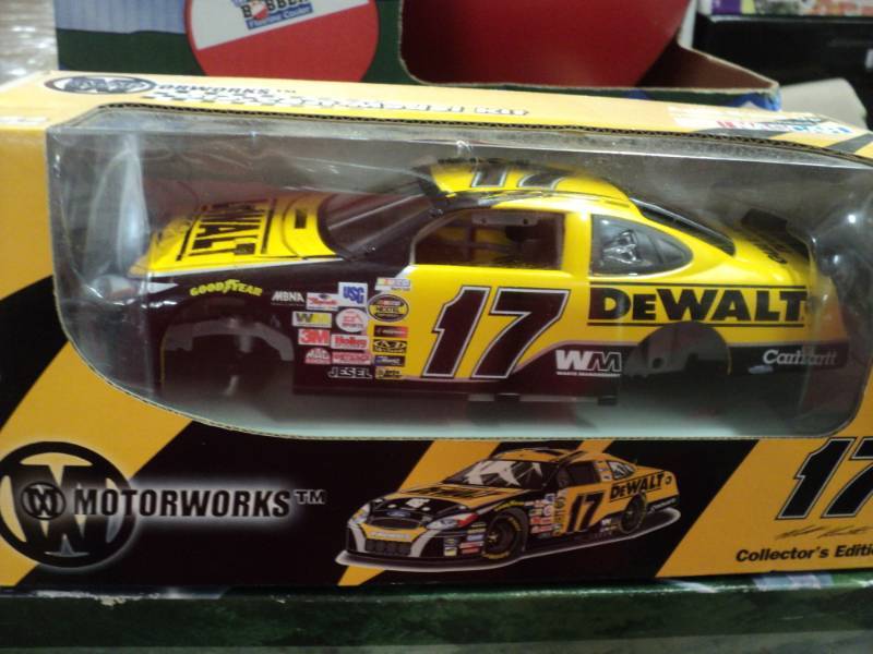 lot 69 image: DeWalt 17 Car with Tires new...