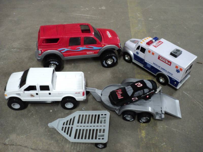 lot 70 image: Tonka Toys...