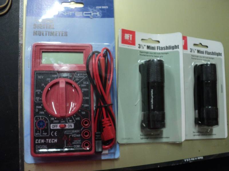lot 79 image: Cen-Tech Digital Multi Meter and 2 ...