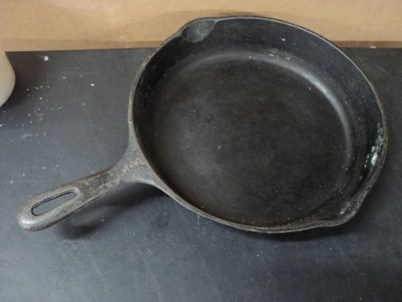 lot 92 image: 10 Cast Iron Fry Pan...