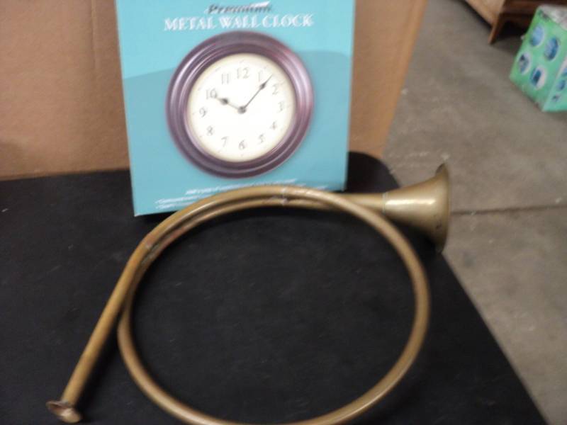 lot 98 image: Premium Metal Wall Clock and Decora...