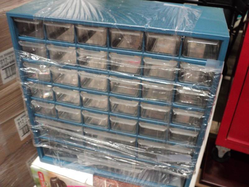 lot 105 image: 34 Compartment Caddy...