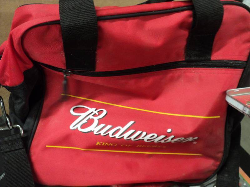 lot 108 image: Budweiser Gift Pack Bag...