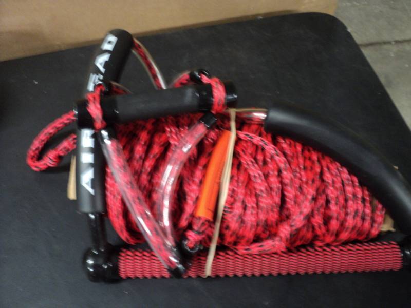 lot 121 image: Airhead 75 ft Knee Board Rope...