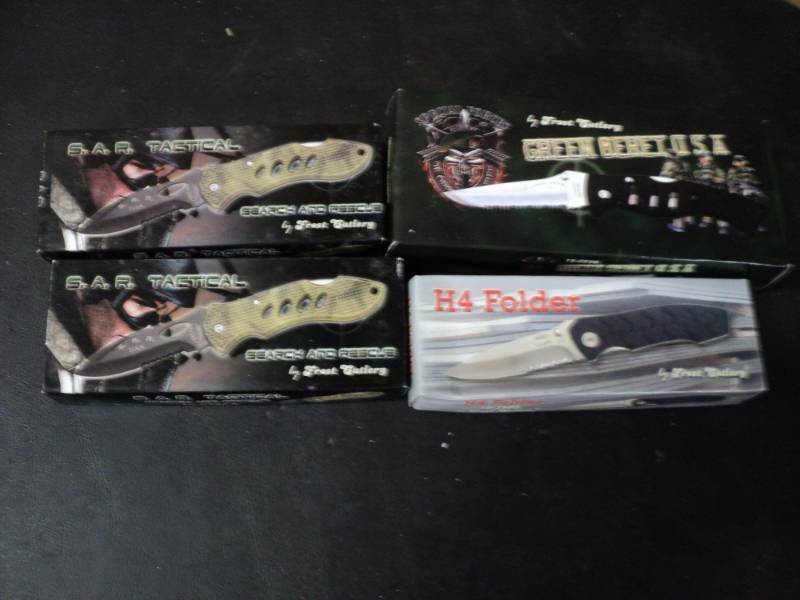 lot 129 image: Set of 4 Knives...