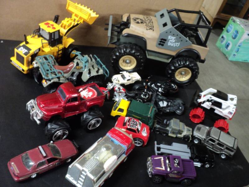 lot 138 image: Toys...