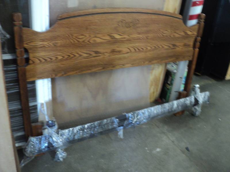 lot 146 image: Wood Queen Headboard and Metal Fram...