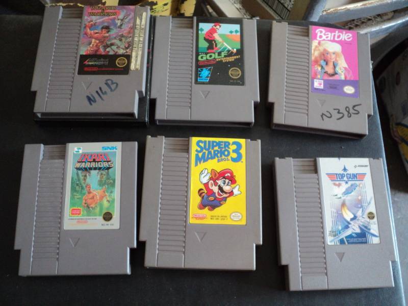 lot 160 image: Nintendo Games dated 1985...