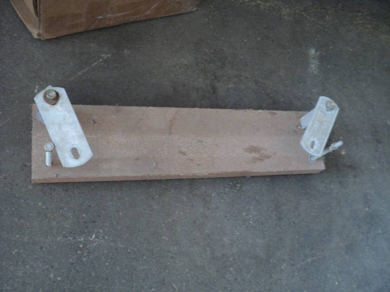 lot 164 image: Brackets to convert pontoon lift to...