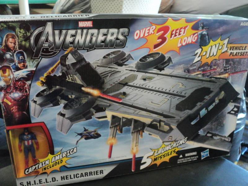 lot 194 image: Marvel Avengers 2 in 1 Vehicle and ...