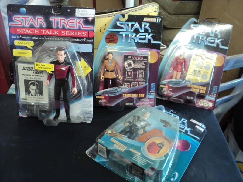 lot 206 image: 4 Star Trek Collectibles...