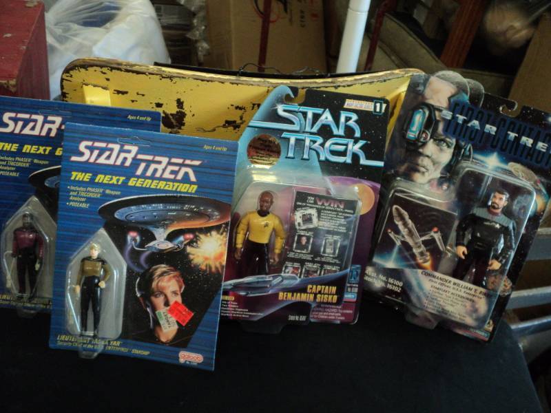 lot 207 image: 4 Star Trek Collectibles...