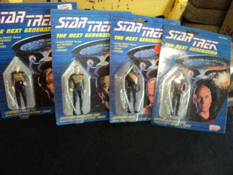 lot 208 image: 4 Star Trek Collectibles...