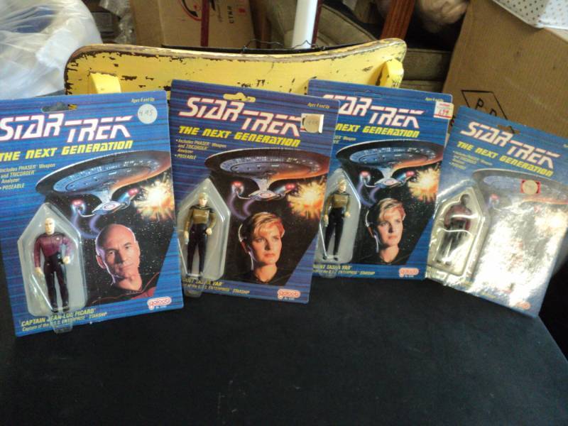 lot 209 image: 4 Star Trek Collectibles...