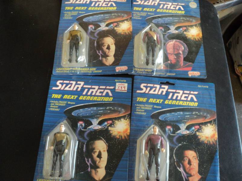 lot 211 image: 4 Star Trek Collectibles...