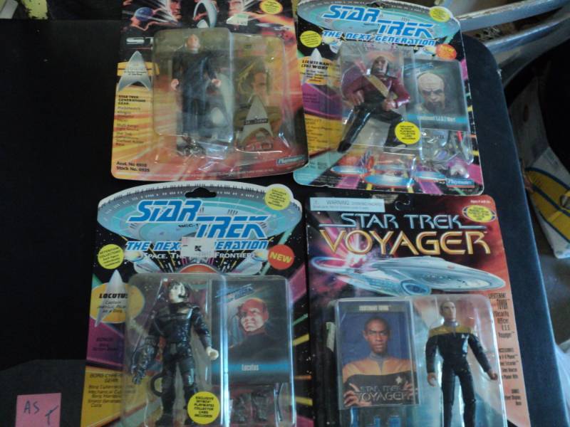 lot 218 image: 4 Star Trek Collectibles...