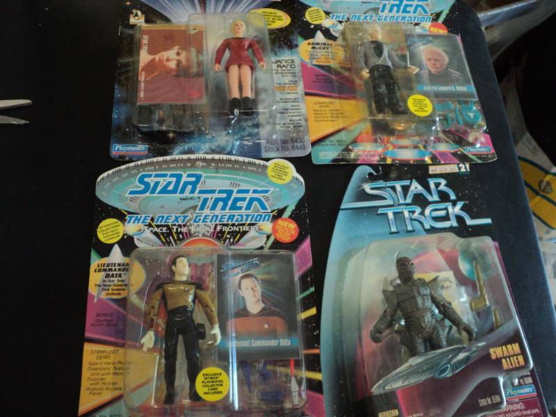 lot 220 image: 4 Star Trek Collectibles...
