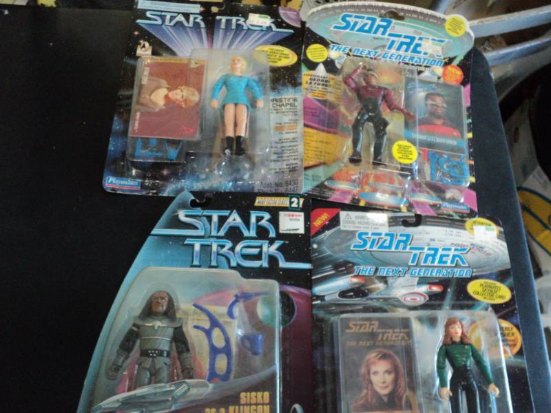 lot 221 image: 4 Star Trek Collectibles...