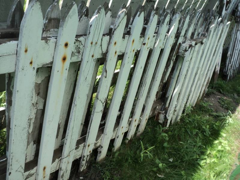 lot 253 image: 3 Panels shabby Chic Fencing plus e...