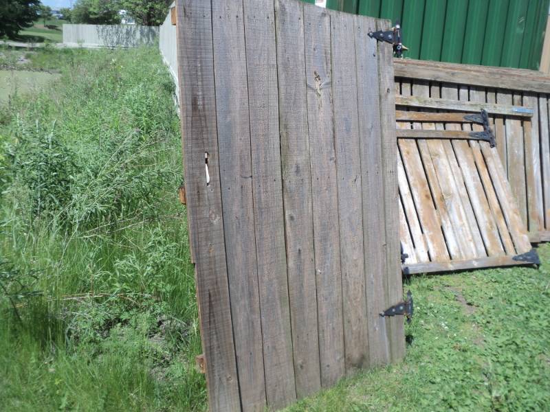lot 254 image: Fence Gate 42 x 67...