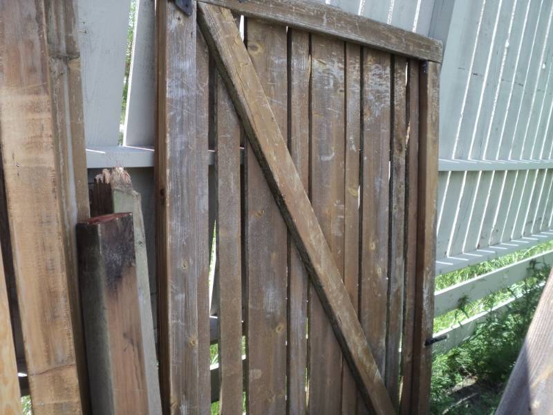 lot 259 image: 1 Fence Cedar Gate 47 x 69...