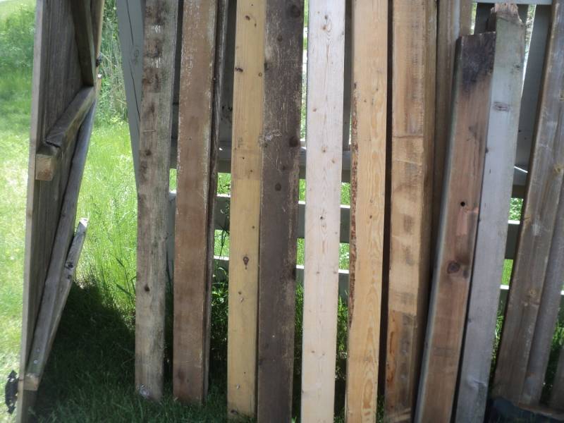 lot 260 image: Fence Posts and Lumber all picture...
