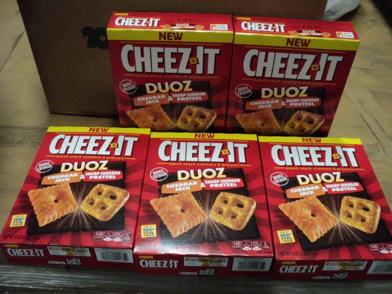 lot 270 image: 5 - 9 oz Boxes Cheezit Duoz Cracker...
