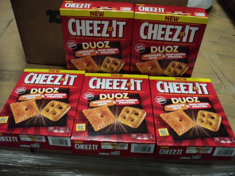 lot 271 image: 5 - 9 oz Boxes Cheezit Duoz Cracker...